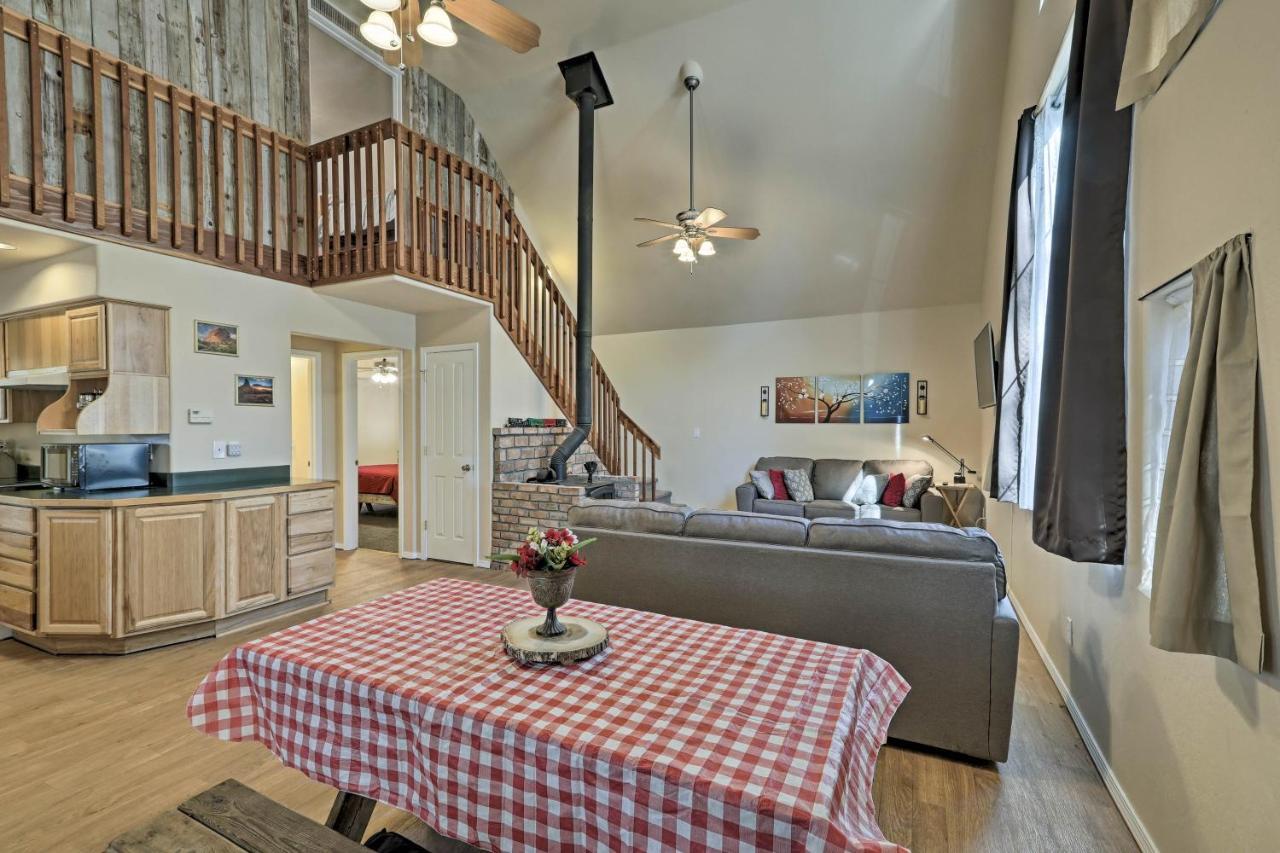Family-Friendly Forested Home With Snow Play Area! フラッグスタッフ エクステリア 写真
