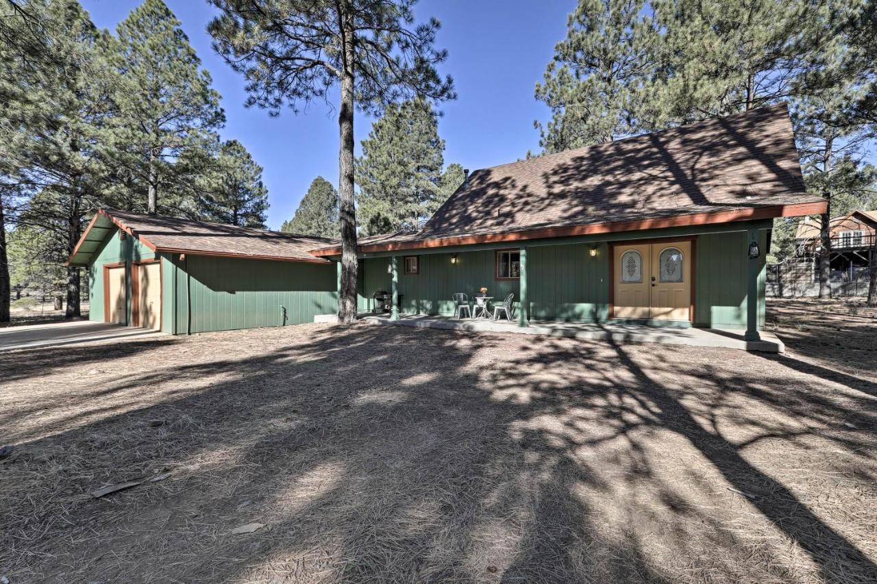 Family-Friendly Forested Home With Snow Play Area! フラッグスタッフ エクステリア 写真