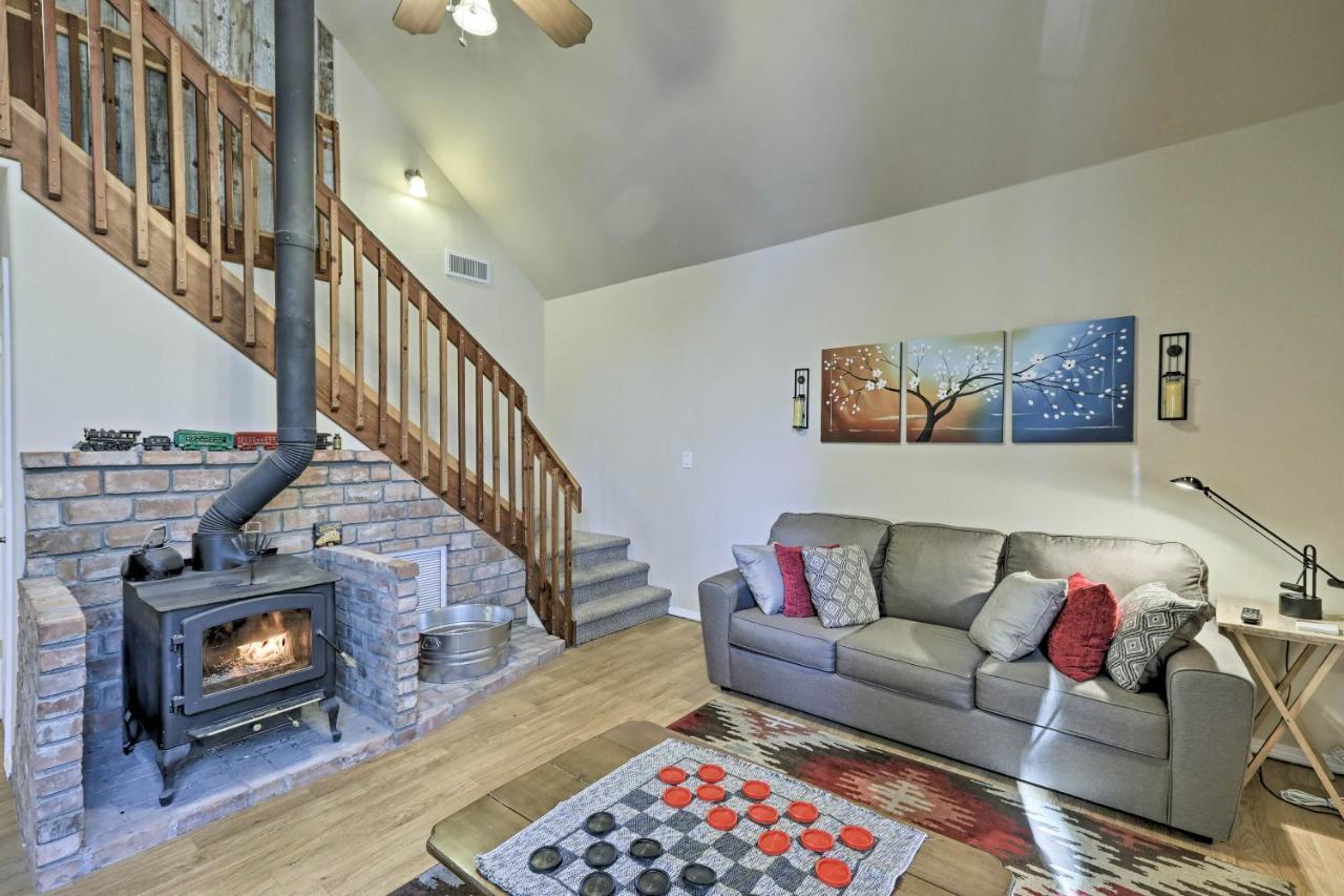 Family-Friendly Forested Home With Snow Play Area! フラッグスタッフ エクステリア 写真