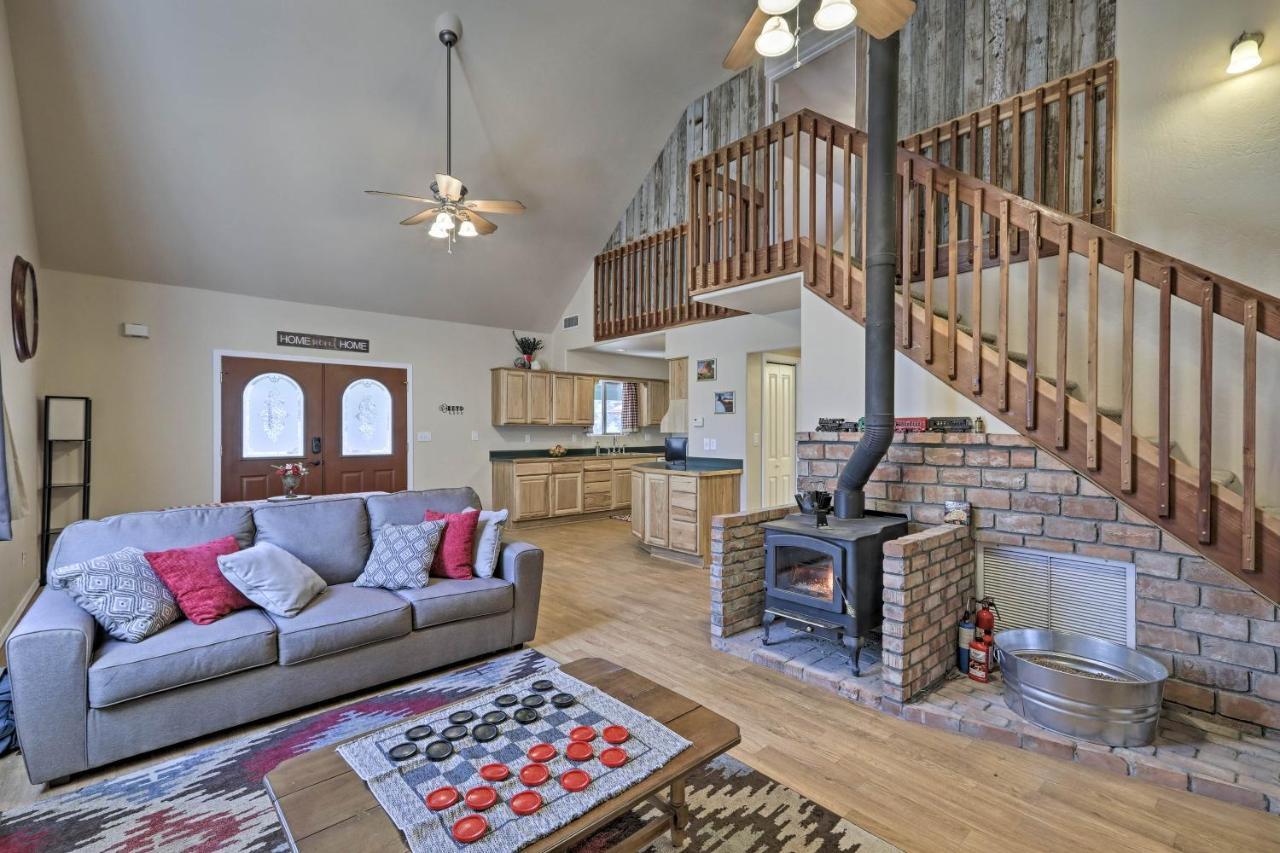 Family-Friendly Forested Home With Snow Play Area! フラッグスタッフ エクステリア 写真